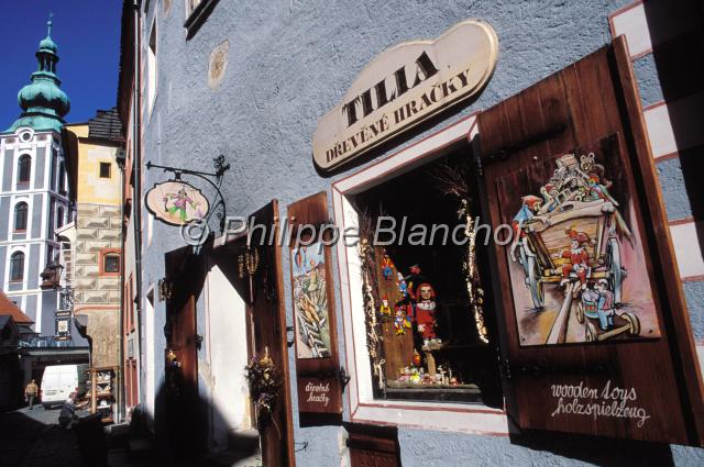 tchequie  39.JPG - Boutique de marionnettes dans unerue de Cesky KrumlovBohêmeRépublique tchèque